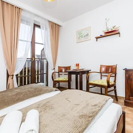 Dom Podroznika Πανσιόν 3*