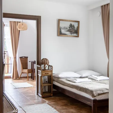 Guest house Dom Podroznika Maniowy
